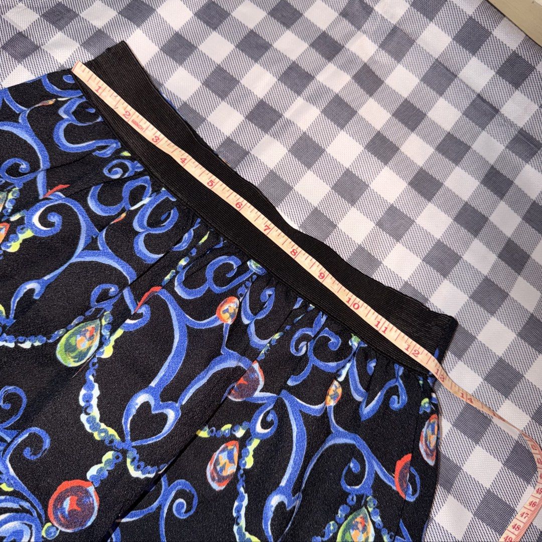 Preloved - Printed Skater Skirt (Category: Skirts) located in Manila. Submitted by littlefindsbyb (Listing ID 1464777693, Image 2). Description: ✨ Preloved Printed Skater Skirt ✨ Cute and versatile skater skirt featuring a bold jewel and scroll print. Easy to dress up or down and pairs well with tops, tees, or blouses. 📏 Measurements: • Waist: ~26–28” (elasticated & stretchy) • Length: ~15” 👗 Details: • Black base with vibrant blue scrollwork a