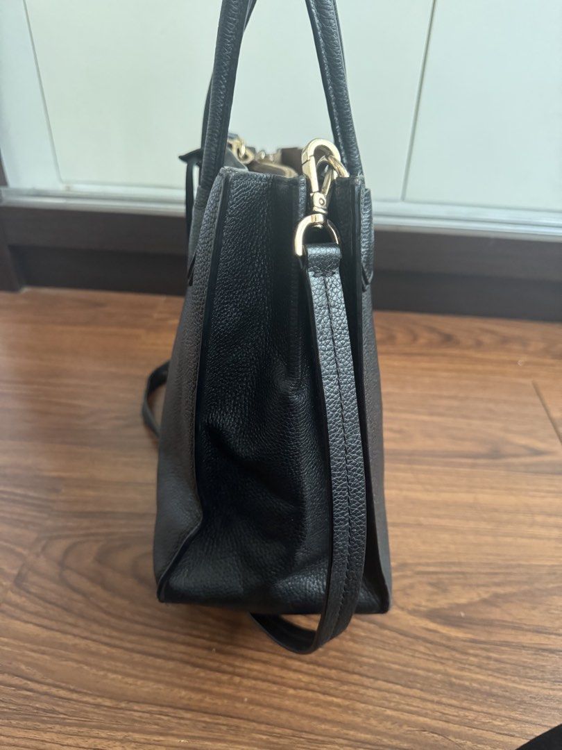 preloved MK Merecer (Category: Luxury Bags & Wallets) located in Rizal. Submitted by thrifty.mom (Listing ID 1464792927, Image 3). Description: Original preloved MK Mercer Black pebble leather satchel from Michael Kors. Gold-tone hardware including a padlock charm on the front. Double top handles and a detachable adjustable shoulder strap. Measures 13in x 10in Minimal flaw sa loob - last photo for reference .