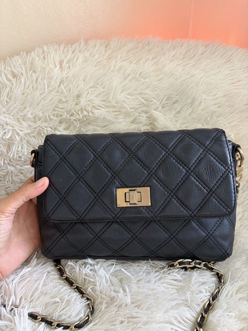 Preloved Sisley Sling bag (Category: Cross-body Bags) located in General Mariano Alvarez. Submitted by maxiscollections (Listing ID 1464779758, Image 2). Description: Preloved Sisley Sling bag Leather body Chain strap .