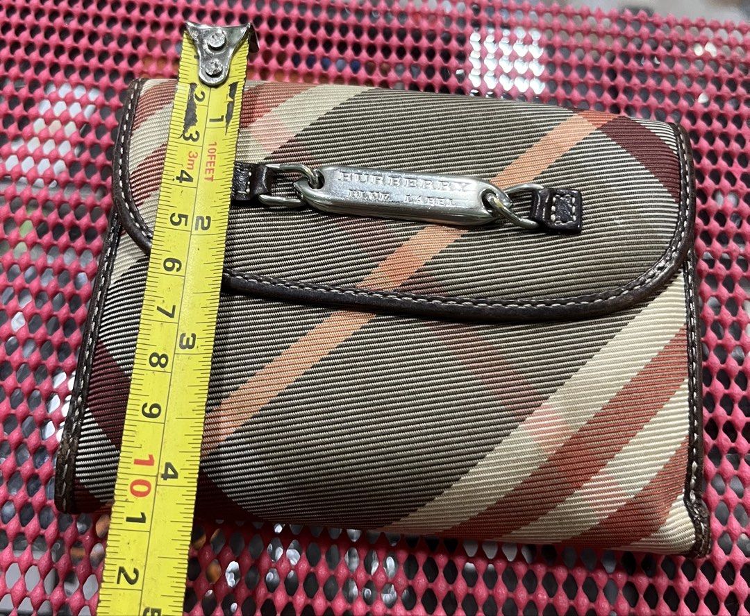 Preloved Vintage Burberry Wallet (Category: Luxury Bags & Wallets) located in Iloilo. Submitted by preciousgems_collection (Listing ID 1464855466, Image 3). Description: Preloved.