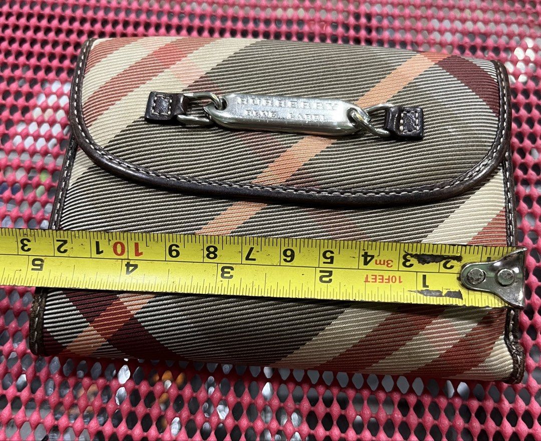 Preloved Vintage Burberry Wallet (Category: Luxury Bags & Wallets) located in Iloilo. Submitted by preciousgems_collection (Listing ID 1464855466, Image 2). Description: Preloved.