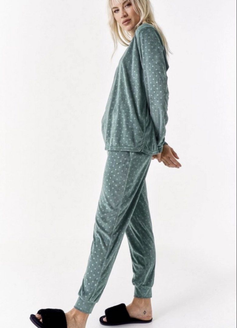 PRIMARK Sleepwear Set (Category: Sets or Coordinates) located in Paranaque City. Submitted by famsale2016 (Listing ID 1464772106, Image 1). Description: Bnew with tags ✨ Size S but runs big, can fit up to XL Curl up on the couch in this soft-to-touch sleep set! Top has an all over spotted pattern, long sleeves and crew neckline. The matching long pants have an elasticated waistband and cuffed ankles..