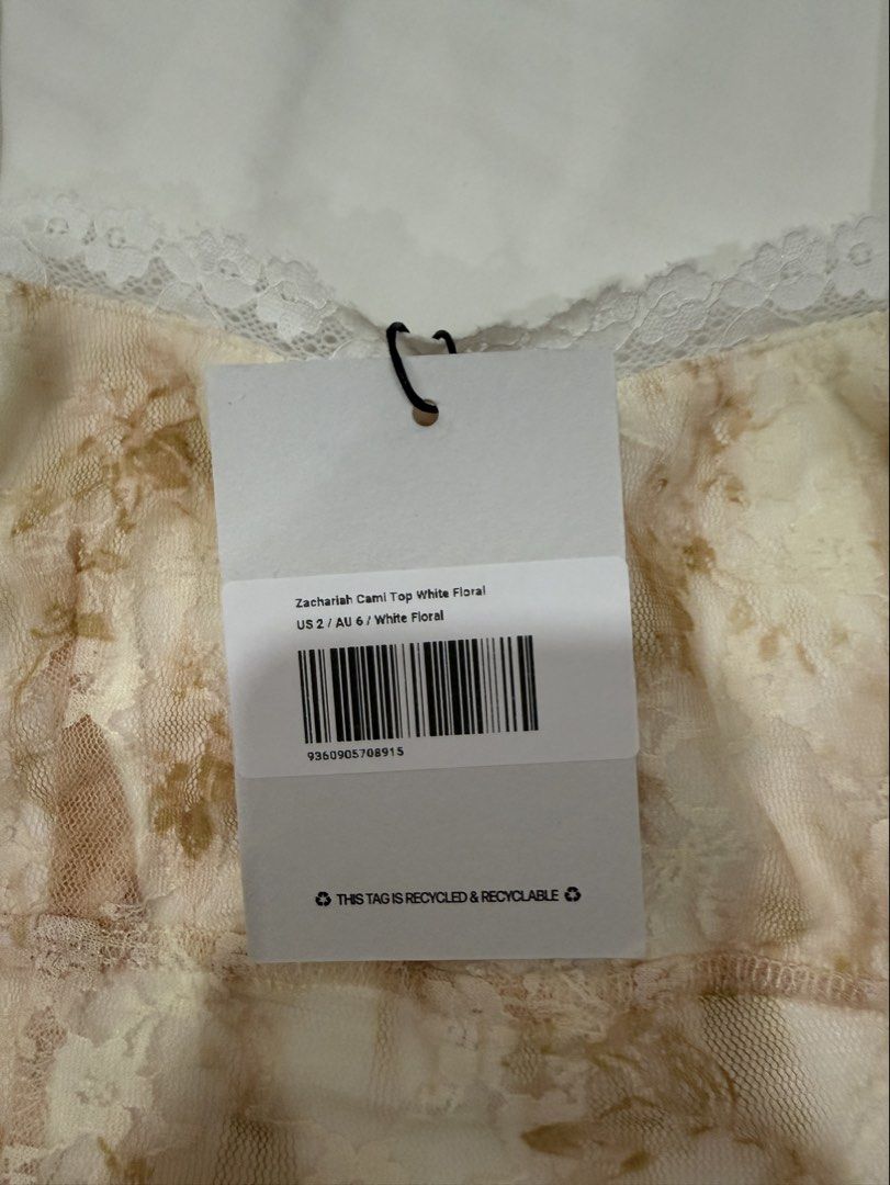 Princess Polly floral top US2 (Category: Others Tops) located in Makati City. Submitted by bargainwaves (Listing ID 1464889060, Image 2). Description: .