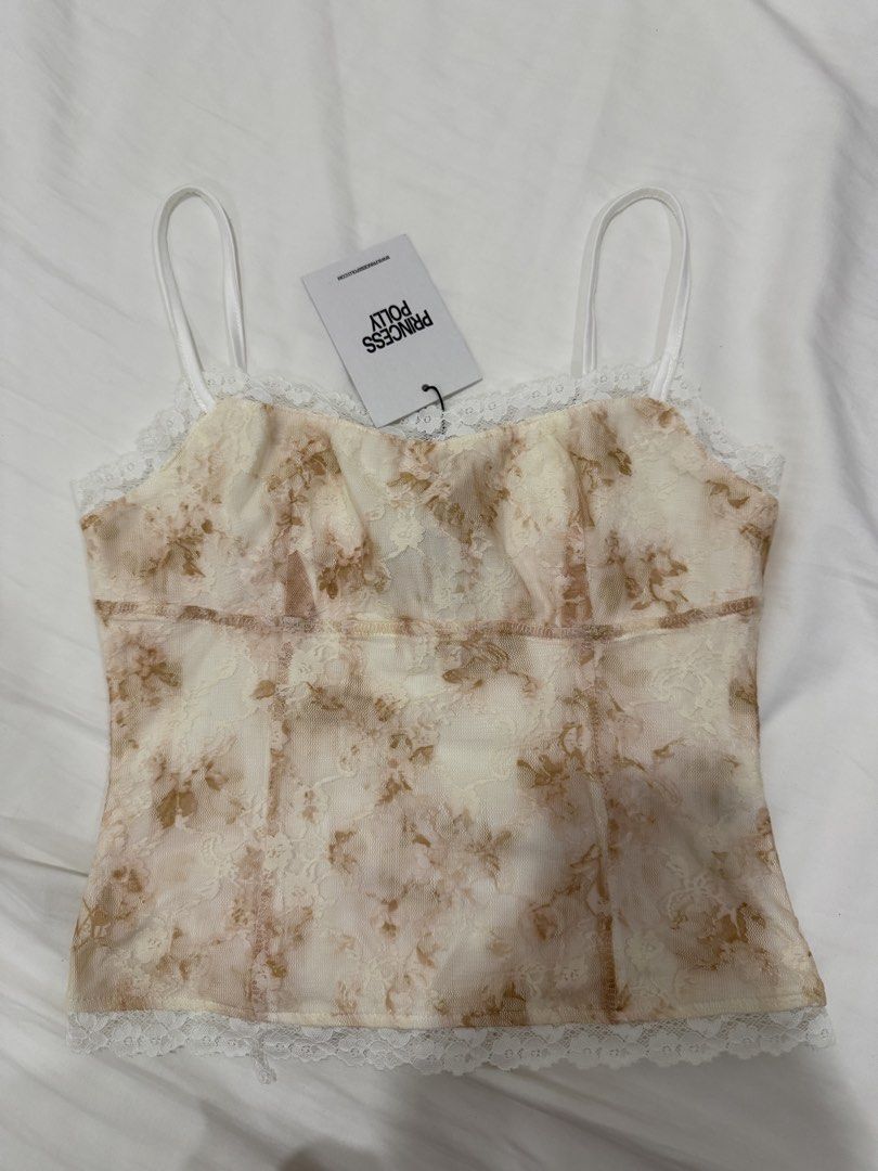 Princess Polly floral top US2 (Category: Others Tops) located in Makati City. Submitted by bargainwaves (Listing ID 1464889060, Image 1). Description: .