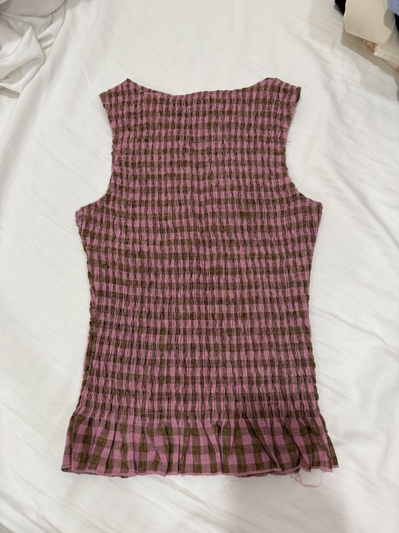 Princess Polly pink checkered top US4 (Category: Others Tops) located in Makati City. Submitted by bargainwaves (Listing ID 1464930849, Image 3). Description: .