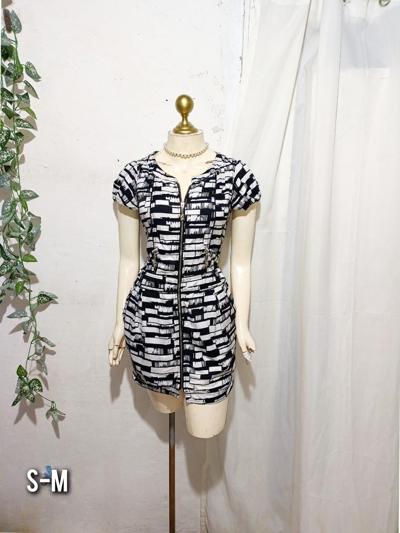 Printed zipper front retro dress (Category: Dresses) located in Pateros City. Submitted by amj_amj (Listing ID 1464879374, Image 1). Description: .
