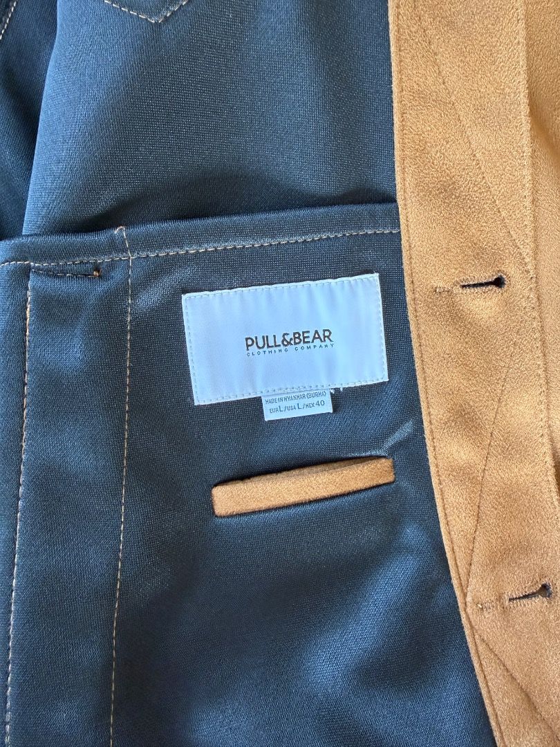 Pull & Bear Brown Jacket (Category: Coats, Jackets and Outerwear) located in Singapore. Submitted by mightysun99 (Listing ID 1464785446, Image 2). Description: - Brand: Pull & Bear - Style: Brown faux suede jacket with classic collar and dark inner lining - Size: L - EU 40 / Mex 40 - Features: Button-up front, 2 chest flap pockets, and 2 side pockets.