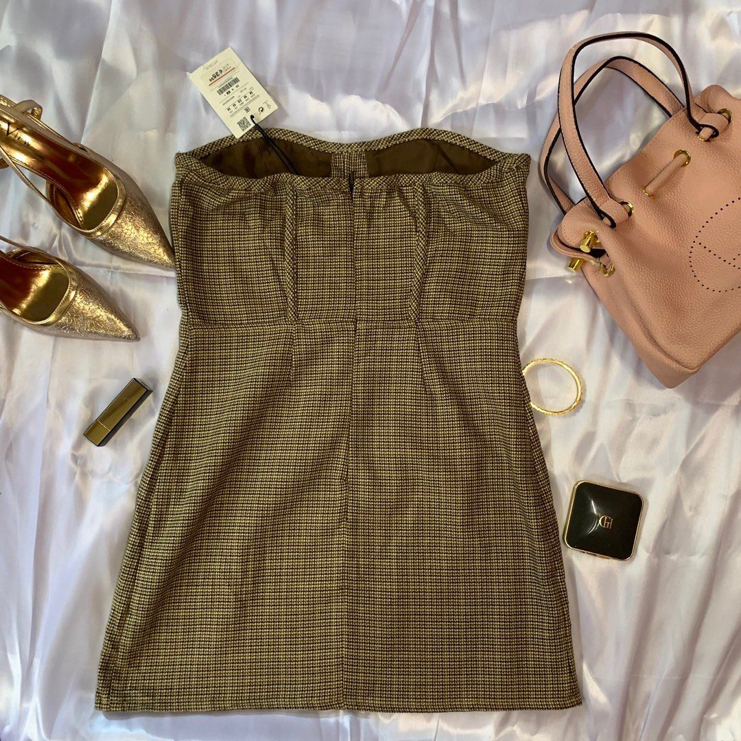 Pull & Bear Plaid Strapless Mini Dress (Category: Dresses) located in Rizal. Submitted by shop_ms.lai (Listing ID 1461592266, Image 3). Description: - Cute plaid strapless mini dress - Brand: Pull & Bear - Sweetheart neckline - Fitted bodice - Empire waist - Flared skirt - Ideal for nights out or parties - Style with heels and a cute bag.