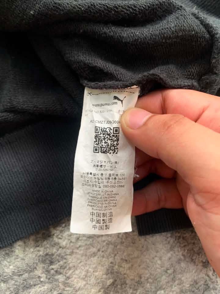 PUMA HOODIE (Category: Hoodies) located in Binangonan. Submitted by thriftwel (Listing ID 1464799034, Image 2). Description: Puma oversized hoodie 🥷 Width: 22 Length: 25 Best fit: M-L CR: 9.9/10 Need wash Issue: Cut tag Very good condition.