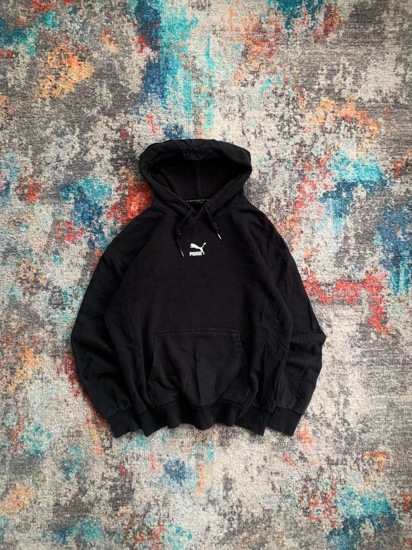 PUMA HOODIE (Category: Hoodies) located in Binangonan. Submitted by thriftwel (Listing ID 1464799034, Image 1). Description: Puma oversized hoodie 🥷 Width: 22 Length: 25 Best fit: M-L CR: 9.9/10 Need wash Issue: Cut tag Very good condition.