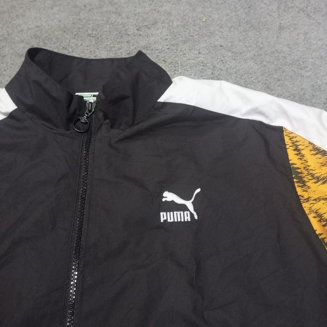 Puma windbreaker jacket (Category: Activewear) located in Cebu City. Submitted by sukitriftshop474747 (Listing ID 1464789967, Image 2). Description: Excellent condition No issue Size Medium 22x28 Colorate 9.5/10 Condition 10/10 Authentic.