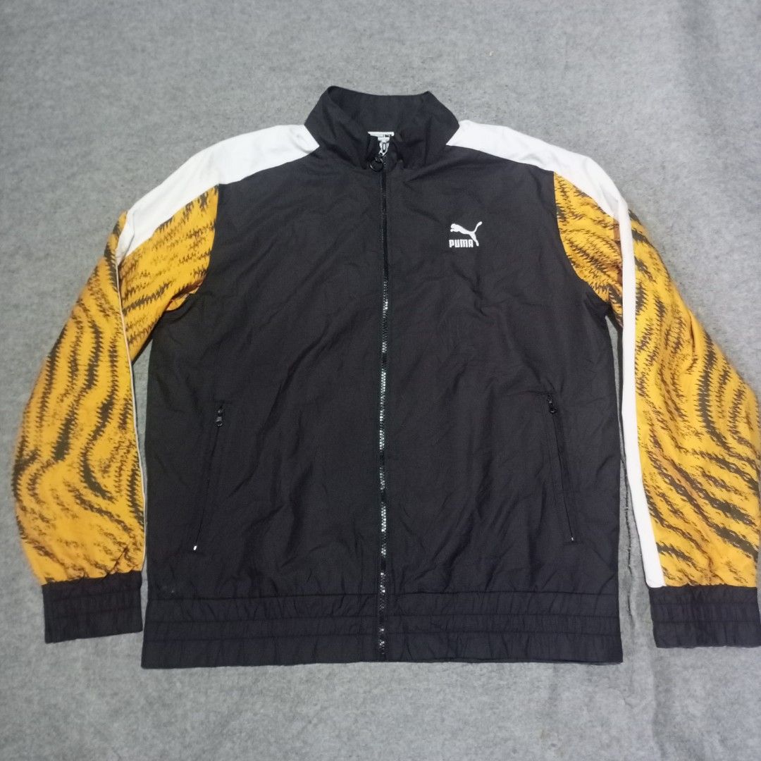 Puma windbreaker jacket (Category: Activewear) located in Cebu City. Submitted by sukitriftshop474747 (Listing ID 1464789967, Image 1). Description: Excellent condition No issue Size Medium 22x28 Colorate 9.5/10 Condition 10/10 Authentic.