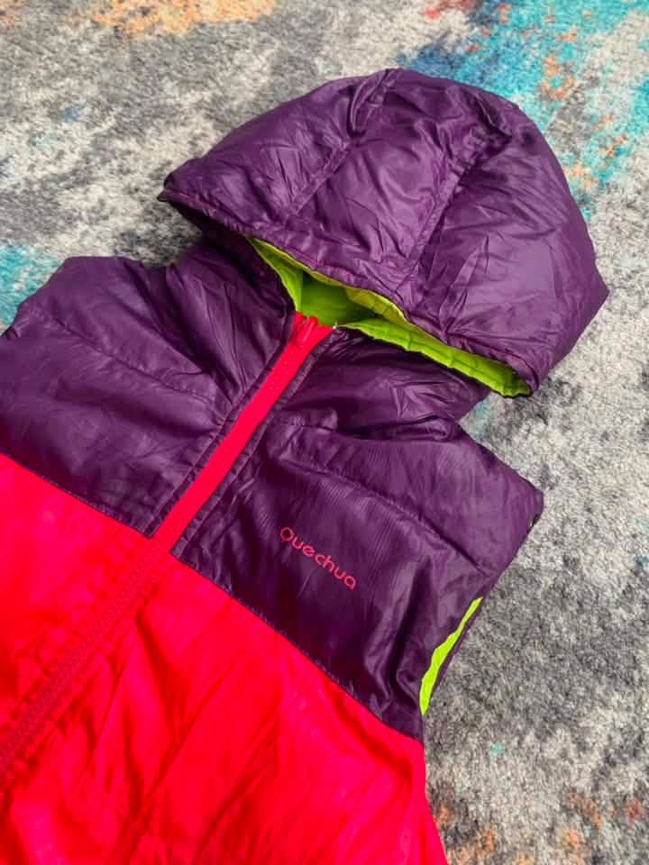 QUECHUA PUFFER VEST (Category: Vests) located in Binangonan. Submitted by thriftwel (Listing ID 1464799796, Image 2). Description: Quechua puffer vest ❄️ Width: 19 Length: 22 Best fit: S-M CR: 10/10 As new condition❗️ .
