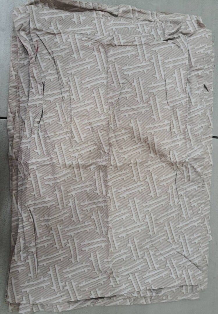 Queen sized pillow case (Category: Bedding & Towels) located in Caloocan City. Submitted by 211sc (Listing ID 1464834835, Image 1). Description: 6 pieces of queen sized pillow cases (52cm x 34cm). some pieces never used. kept in storage. 100 pesos each. have 6..