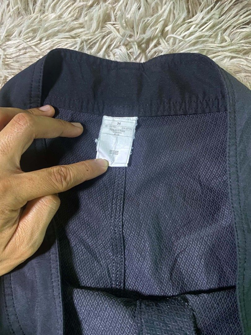 QUICKSILVER (Category: Shorts) located in San Fernando. Submitted by cris.lloyd34 (Listing ID 1464802406, Image 3). Description: DIMES 34 WAIST 21 LENGTH.