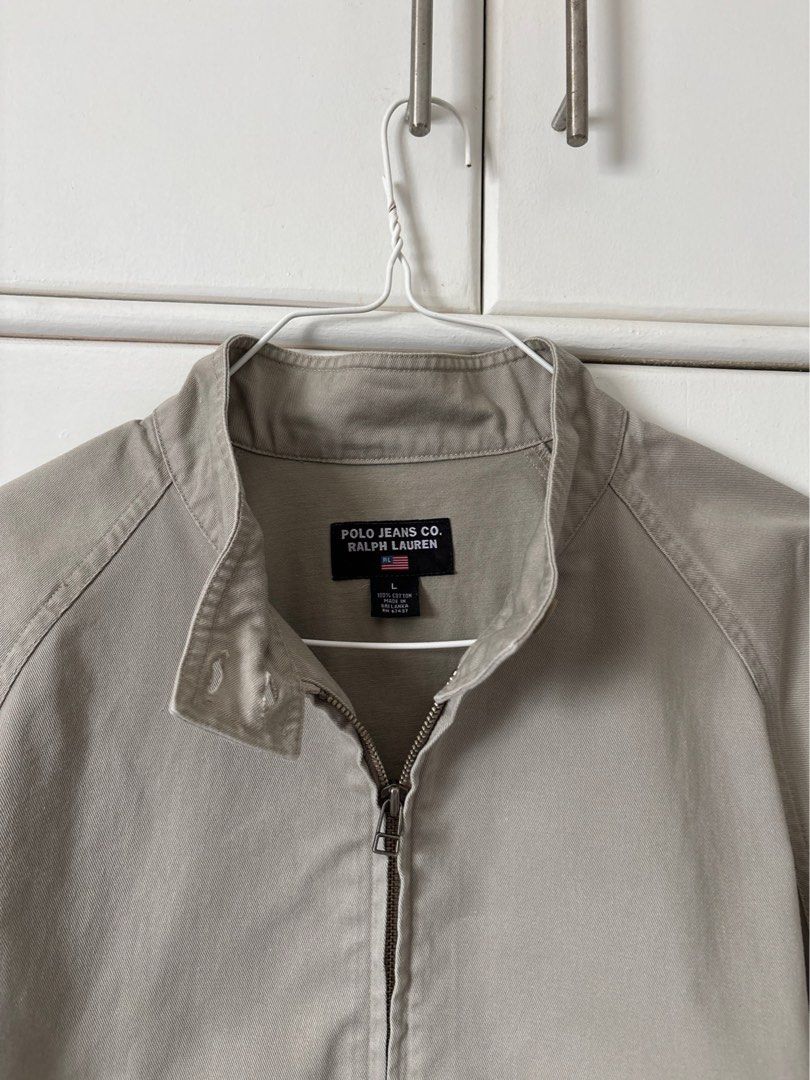 RALPH LAUREN VINTAGE 90s CANVAS JACKET (Category: Coats, Jackets and Outerwear) located in Bulacan. Submitted by kennyfindss (Listing ID 1464925497, Image 2). Description: Size on Tag: Large — can fit Medium W: 21.5–22” L: 25” Condition: Pristine / Like New Decade : 1990s Fabric/Material : Cotton Jacket style : Canvas Sourced from: USA Stock code: MECOUT94726V DM TO PURCHASE.