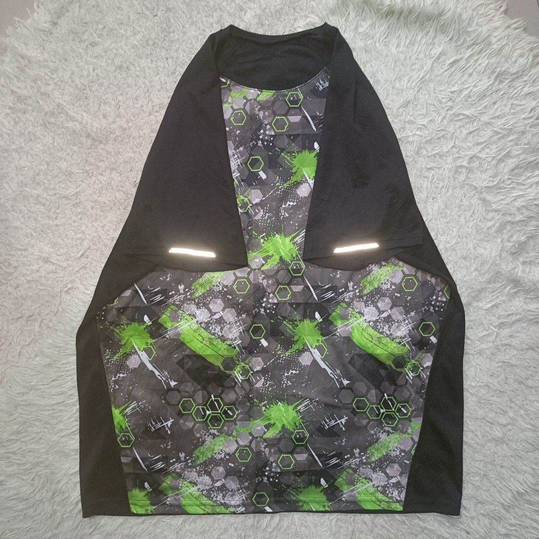 Random Grungy Green Paint Reflective Sleeves (Category: Tshirts & Polo Shirts ) located in Mabalacat. Submitted by ikballl030526 (Listing ID 1464802324, Image 2). Description: Width 25 Length : 31 Issues: None Color rate: 10/10 Condition: 10/10.