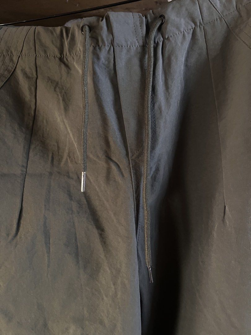 Random Military Parachute Baggy Pants (Category: Joggers) located in Quezon City. Submitted by yaboypong (Listing ID 1464823128, Image 3). Description: 16.5W 14Front Rise 14Thigh 41L 10LO Negotiable.