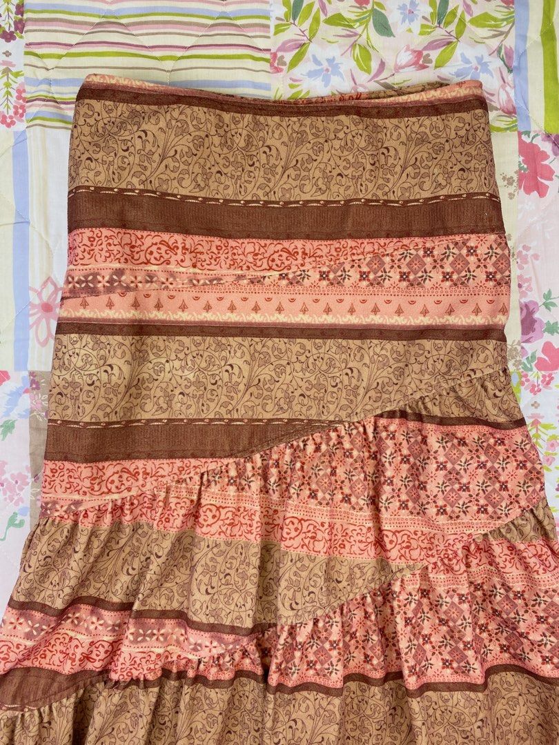 Random Patchwork Earth Tone Tiered Skirt (Category: Skirts) located in Angeles City. Submitted by fruits.ph (Listing ID 1464942067, Image 3). Description: Measurements Waist: 28” Hips: 36” Length: 26” Size on Tag: M Best Fit: 26-28” waist (S-M) *Flat lay measurements* Mannequin Size: (Waist:31 Hips:33) Color Rate: 10/10 Flaws: None Material: Cotton Polyester/Non Stretch ***Color may vary due to lighting. This item is properly washed and disinfect