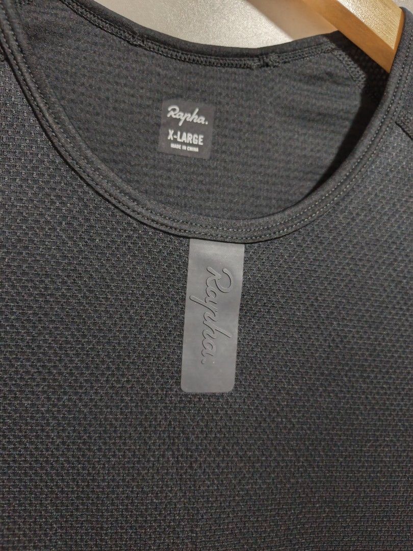 Rapha MEN'S LIGHTWEIGHT BASE LAYER-SHORT SLEEVE in Black size XL (Category: Activewear) located in Taguig. Submitted by nextflip (Listing ID 1464860805, Image 2). Description: excellent condition no issue.