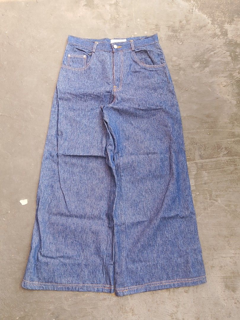 Raw denim baggy jeans (Category: Jeans) located in Dasmarinas. Submitted by ccakesfinds (Listing ID 1464816188, Image 1). Description: Waist 30-31 Length 41 Leg opening 13.