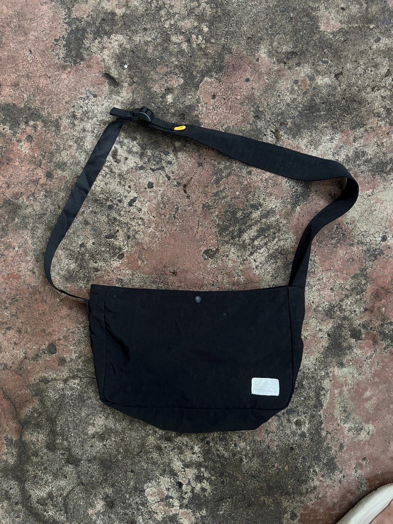 RAWROW String Cross Bag (Category: Sling Bags) located in Dapitan. Submitted by gelbread (Listing ID 1464909669, Image 1). Description: .