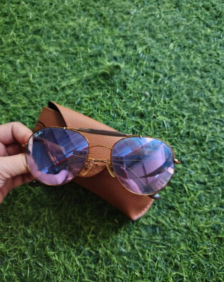 Ray-Ban Aviator Sunglasses with Case (Category: Sunglasses & Eyewear) located in San Pablo. Submitted by herlyn31 (Listing ID 1464775403, Image 1). Description: - Brand: Ray-Ban Aviator Sunglasses - Frame: Gold metal with classic double bridge design - Authenticity: Temple markings are clearly legible - Inclusion: Comes with a textured brown leather case - Condition: Excellent, well-maintained.