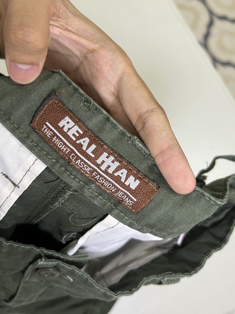 Real Han Green Casual Pants (Category: Shorts) located in Manila. Submitted by sennisen (Listing ID 1464922455, Image 2). Description: - Brand: Real Han - Color: Green - Style: Classic casual pants - Features: Front pockets & front button closure - Material: Durable fabric, great for daily wear - Details: Brand logo clearly displayed on the waistband.