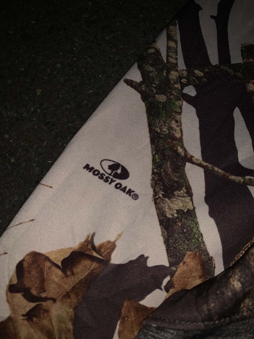 Real Tree (Category: Hoodies) located in Paranaque City. Submitted by ano_tara7 (Listing ID 1464930175, Image 3). Description: Size: Large Dimes: 27×23 Color Rate: 10/10 No issue.
