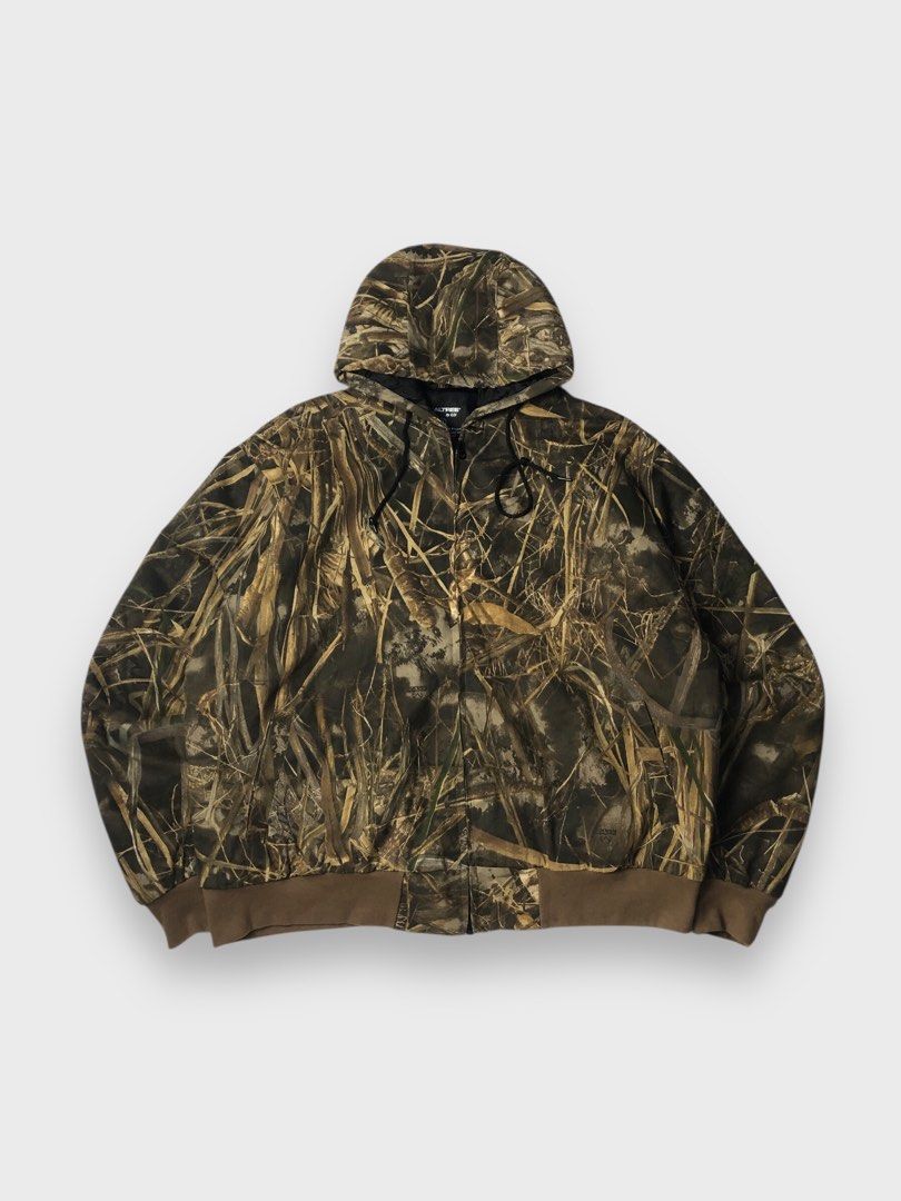 Realtree Camo Zip-Up Hooded Jacket Size XL (Category: Coats, Jackets and Outerwear) located in Calauan. Submitted by lancesuerte13 (Listing ID 1464837310, Image 1). Description: RealTREE •W 29 L 28.5 Boxy fit •Color rate:10/10 •Condition:10/10 •No issue •Best Fit: Xl-2XL.