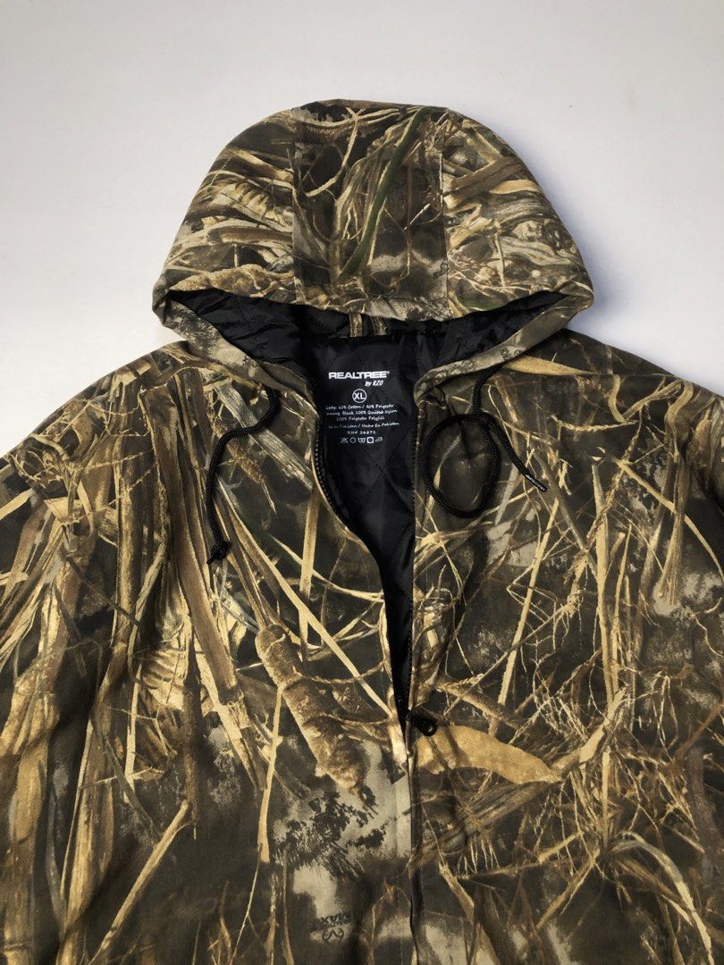 Realtree Camo Zip-Up Hooded Jacket Size XL (Category: Coats, Jackets and Outerwear) located in Calauan. Submitted by lancesuerte13 (Listing ID 1464837310, Image 3). Description: RealTREE •W 29 L 28.5 Boxy fit •Color rate:10/10 •Condition:10/10 •No issue •Best Fit: Xl-2XL.