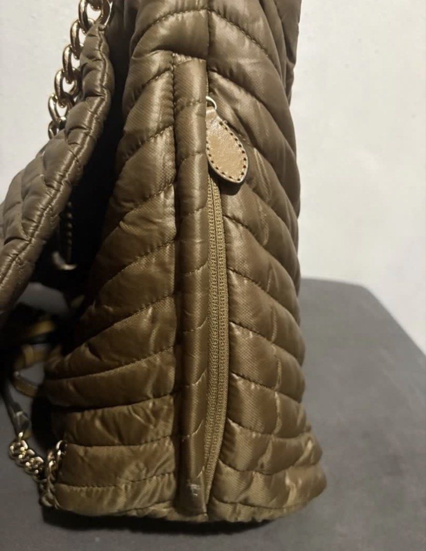 Rebecca Minkoff backpack/shoulder bag (Category: Backpacks) located in Manila. Submitted by bwshoppe (Listing ID 1464893405, Image 3). Description: Preloved Rebecca Minkoff, slighty used “A” mint condtion With inner zip pocket, outer side zip & snap lock pockets at the back Can be carried in 2 ways, shoulder bag/backpack Bought @ 14k+ overseas. .