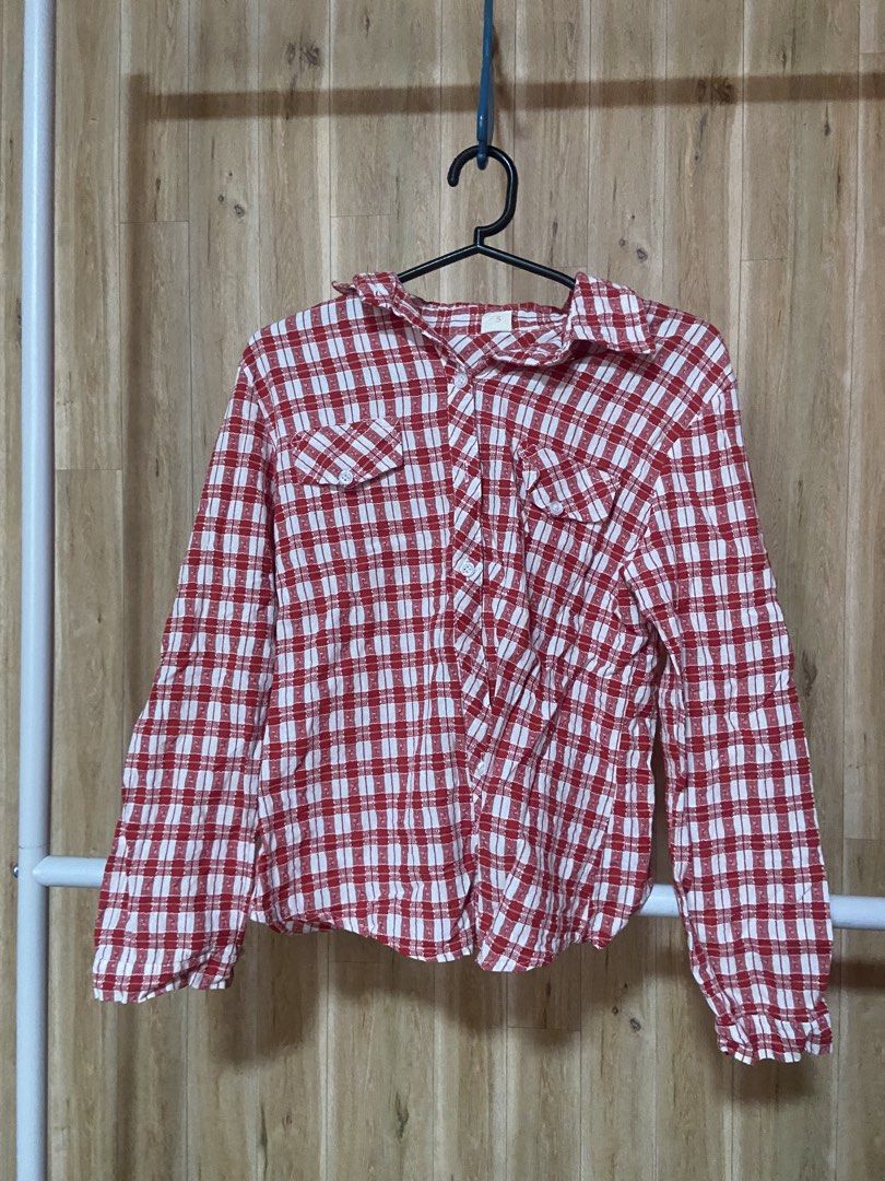 Red and White Plaid Button-Down Shirt (Category: Shirts) located in Angono. Submitted by peaichy (Listing ID 1464810754, Image 1). Description: - Color/Pattern: Red and white plaid - Style: Long sleeve button-down shirt with collared neckline - Pockets: Two functional chest pockets with button flaps - Fabric: Lightweight and comfortable for all-day wear - Condition: like new Makapal tela Xs-s.