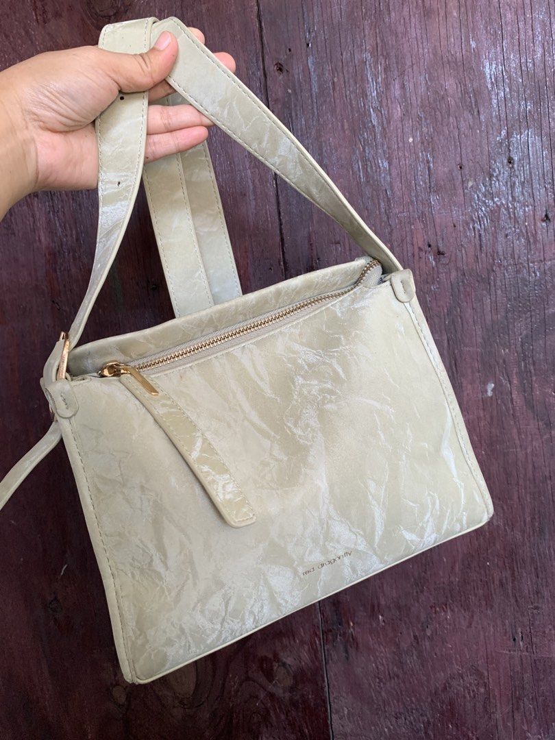 red dragonfly crossbody (Category: Cross-body Bags) located in General Santos City (Dadiangas). Submitted by sarathrift (Listing ID 1464861968, Image 1). Description: satin silk material .