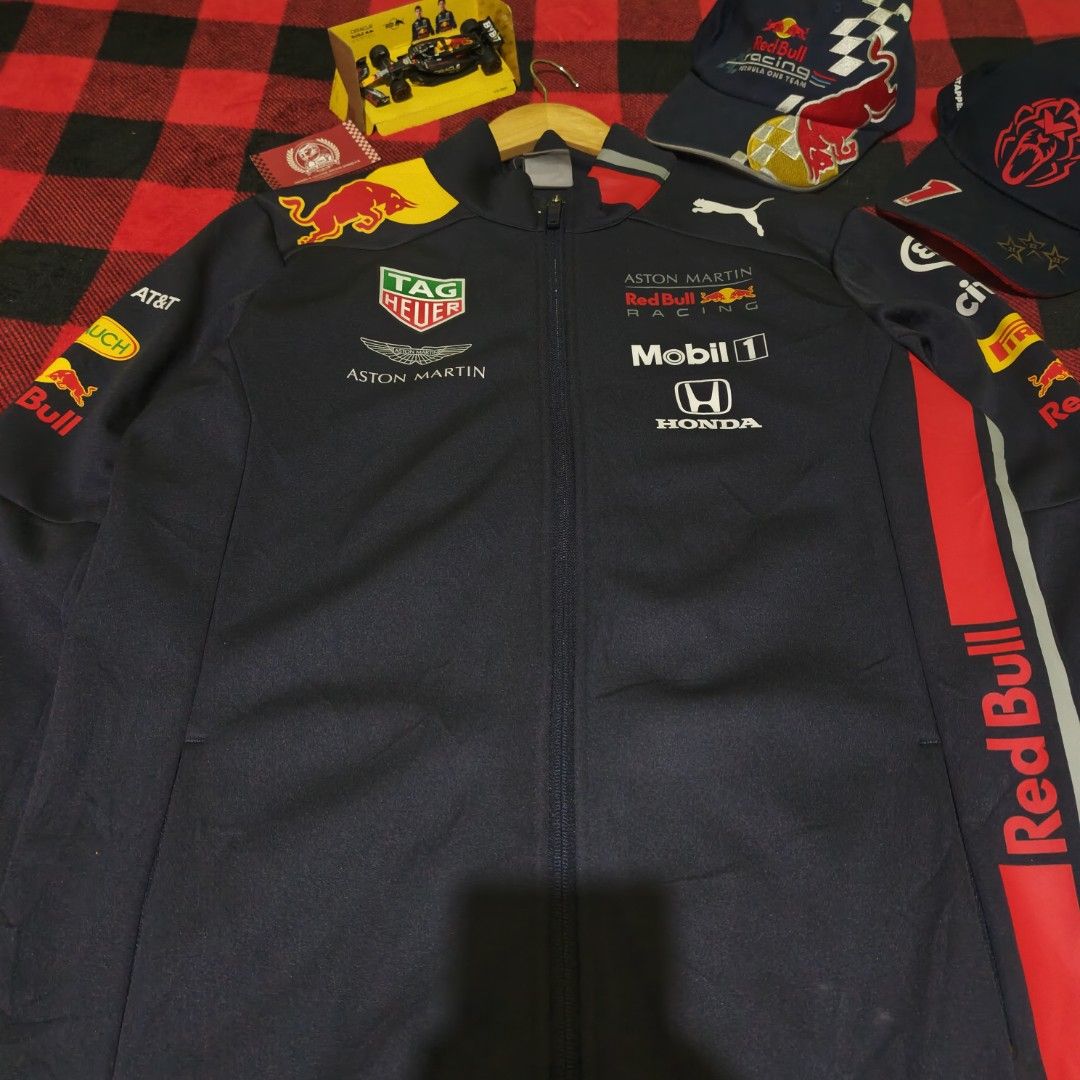 Redbull f1 puma 2019 team soft shell jacket (Category: Coats, Jackets and Outerwear) located in Subic. Submitted by racearchives_jep (Listing ID 1464820211, Image 2). Description: 20x28.