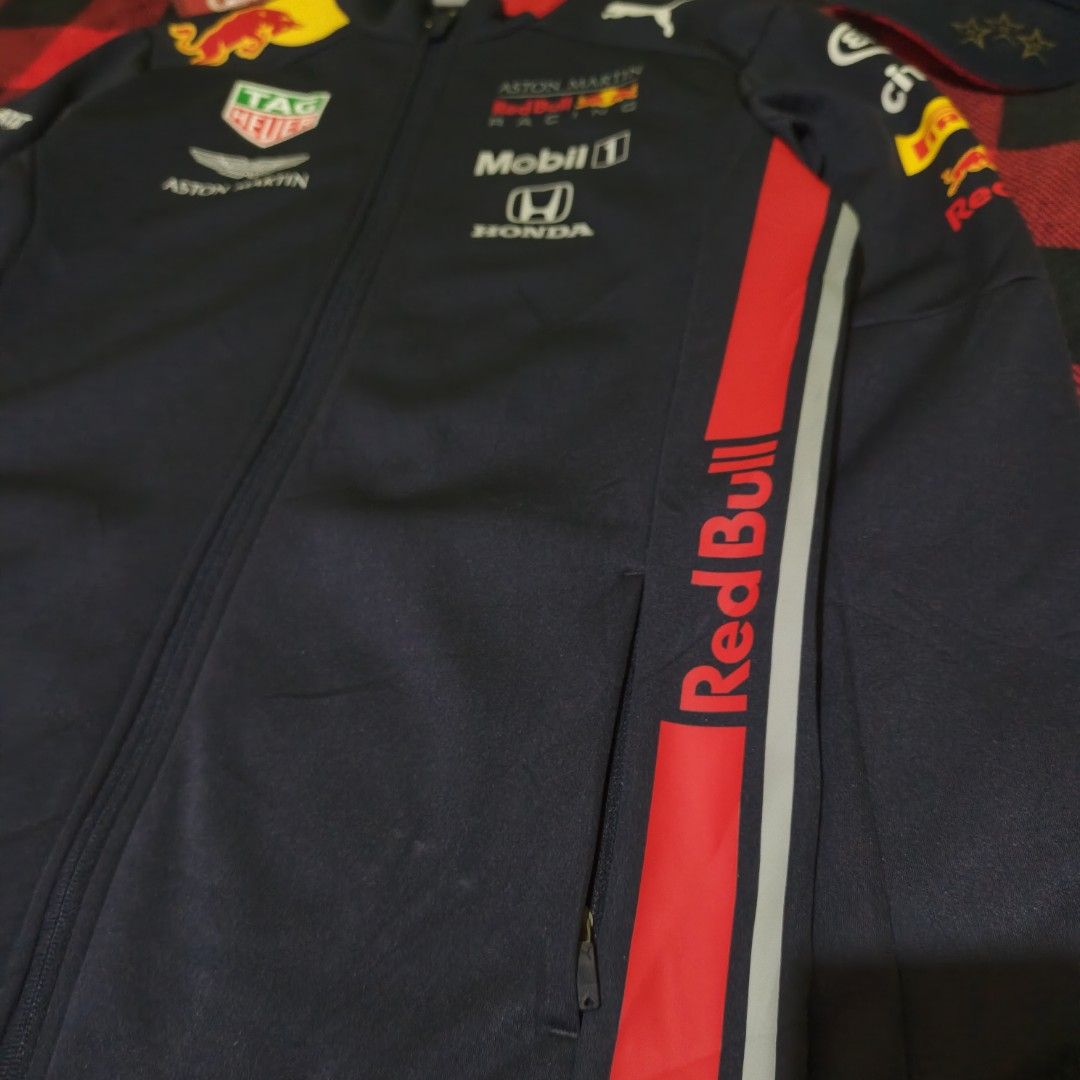 Redbull f1 puma 2019 team soft shell jacket (Category: Coats, Jackets and Outerwear) located in Subic. Submitted by racearchives_jep (Listing ID 1464820211, Image 3). Description: 20x28.