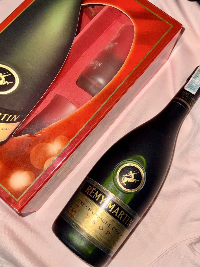 REMY MARTIN VSOP OLD BOTTLING (Category: Vintage Collectibles) located in Calamba. Submitted by mary_joy18hapeta (Listing ID 1464874924, Image 3). Description: Rémy Martin VSOP Fine Champagne Cognac 🥃 Authentic French Cognac from Rémy Martin. Old bottling/vintage-style bottle, perfect for collectors, display, or personal collection. Bottle only — please see photos for actual condition and details. 📍 Location: Calamba, Laguna.
