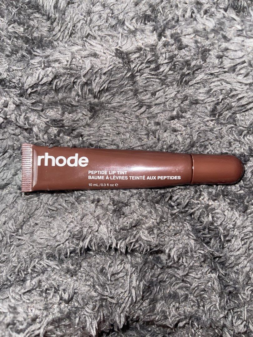 Rhode lip peptide in Espresso 70% full (Category: Makeup) located in Manila. Submitted by astrid.declutters (Listing ID 1464786761, Image 1). Description: 🤍 70% full 🤍 Authentic from Sephora US 🤍 RFS: shade is really not for me.