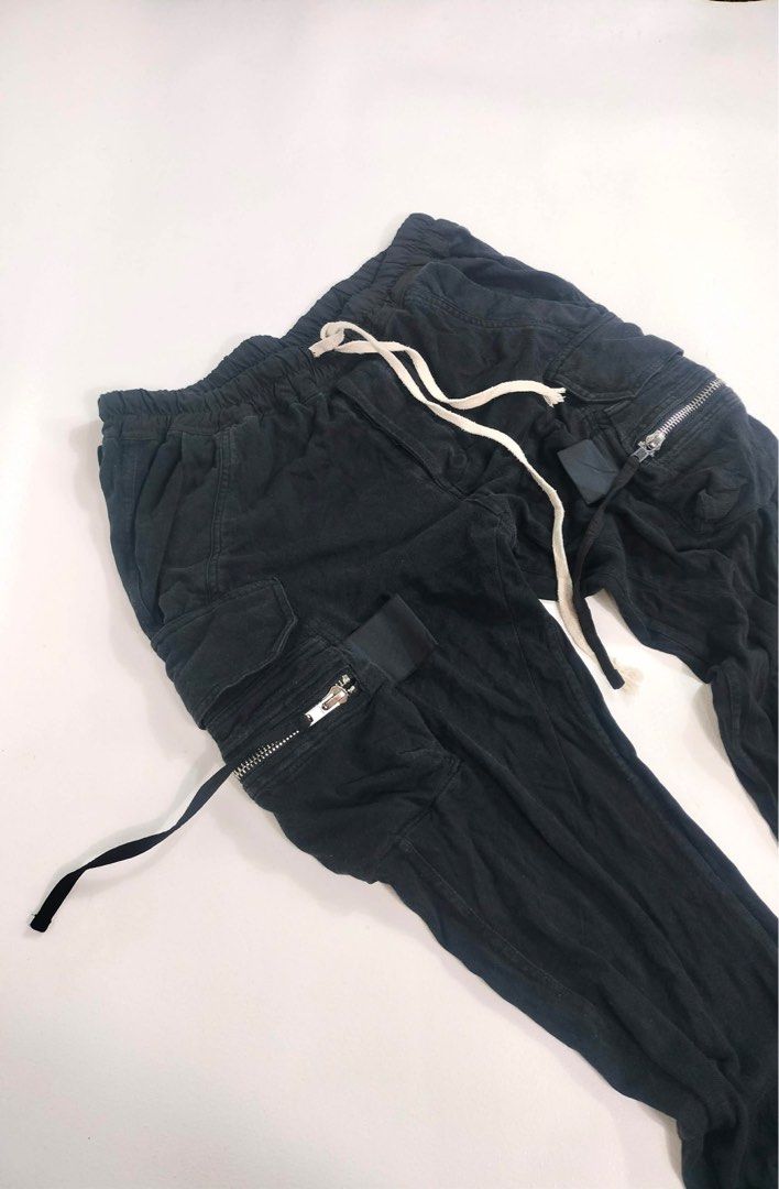 Rick Owens Drawstring Cargo Pants Black Size L (Category: Joggers) located in Manila. Submitted by yesterdaysfinds (Listing ID 1464852757, Image 3). Description: Darkshadow RickOwens Condition : Good to verygood Colorate : 9/10 Size : Large Issue : Pinhole Bandang upper legs Actual 👇 Waist : 32-34 Lenght : 40 Leg Opening : 9 Insem : 28 Hem : 4-5 - Brand: Rick Owens - Size: L (Regular fit, relaxed silhouette) - Color: Black with signature long cr