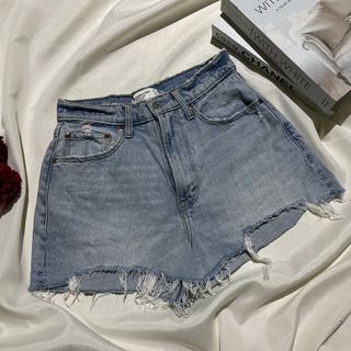 (Category: ) located in . Submitted by closetklo (Listing ID 1464910458, Image 1). Description: .