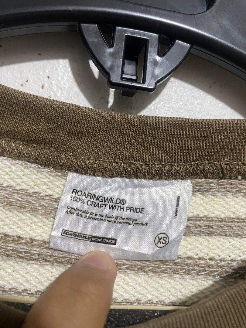 Roaringwild Boxy Knitted Shirt (Category: Tshirts & Polo Shirts ) located in Caloocan City. Submitted by alexahvaldez (Listing ID 1464789936, Image 3). Description: 23 width 23 length Excellent No issue Nego dm your sure offer.