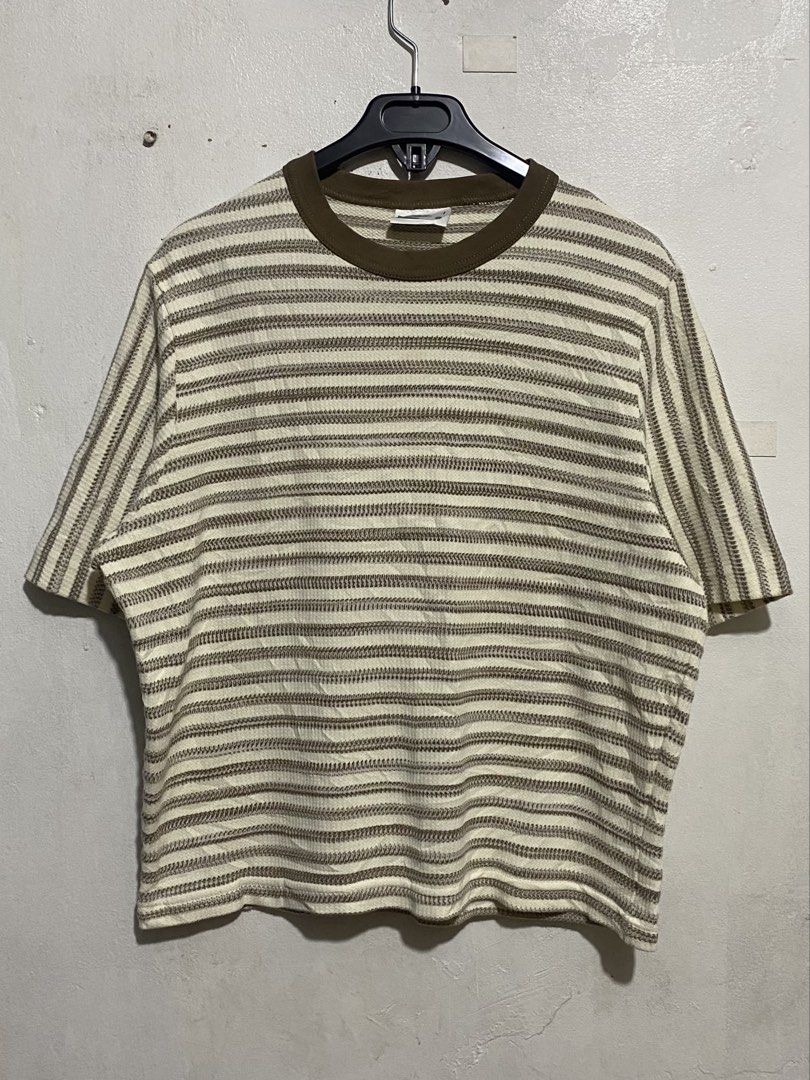 Roaringwild Boxy Knitted Shirt (Category: Tshirts & Polo Shirts ) located in Caloocan City. Submitted by alexahvaldez (Listing ID 1464789936, Image 2). Description: 23 width 23 length Excellent No issue Nego dm your sure offer.