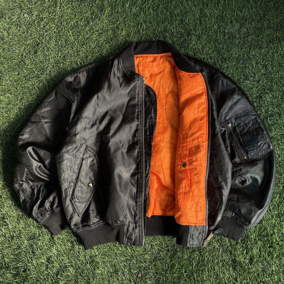 Robinson Military and Work Reversible Bomber Jacket (Category: Coats, Jackets and Outerwear) located in Pasig City. Submitted by icie_finds (Listing ID 1464876649, Image 3). Description: Robinson Military and Work Reversible Bomber Jacket SIZE: Fits Large (Tagged L) DIMES: Width: 26 inches Length: 26 inches Model: Robinson Military and Work Reversible Flight Bomber Jacket Style: Classic reversible tactical flight jacket featuring a sleek black sh