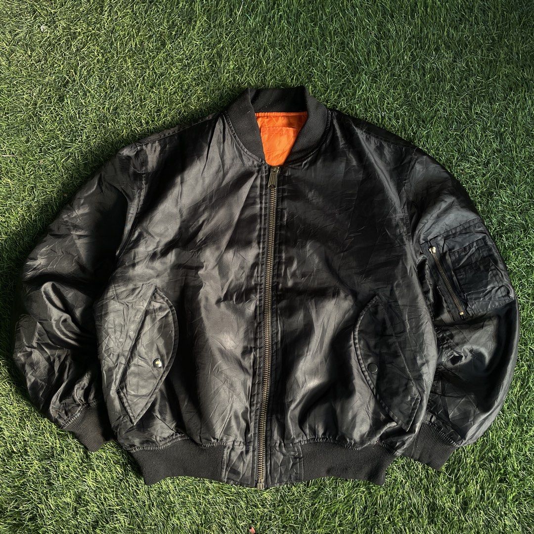 Robinson Military and Work Reversible Bomber Jacket (Category: Coats, Jackets and Outerwear) located in Pasig City. Submitted by icie_finds (Listing ID 1464876649, Image 1). Description: Robinson Military and Work Reversible Bomber Jacket SIZE: Fits Large (Tagged L) DIMES: Width: 26 inches Length: 26 inches Model: Robinson Military and Work Reversible Flight Bomber Jacket Style: Classic reversible tactical flight jacket featuring a sleek black sh