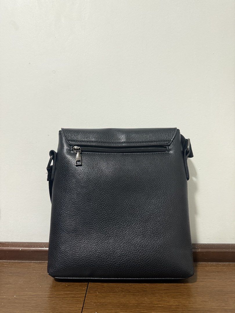 RT Accessories Black Crossbody Bag (Category: Cross-body Bags) located in Caloocan City. Submitted by stevendgzmn (Listing ID 1464886797, Image 2). Description: RT Accessories Black Crossbody Bag 🖤 💰 ₱500 (Negotiable) Pre-loved RT Accessories crossbody bag, imported from the Middle East. Classic black design with a textured leather-like finish and beige printed inner lining. Perfect for everyday use! Details: * Brand: RT Accessories * Color: Bl