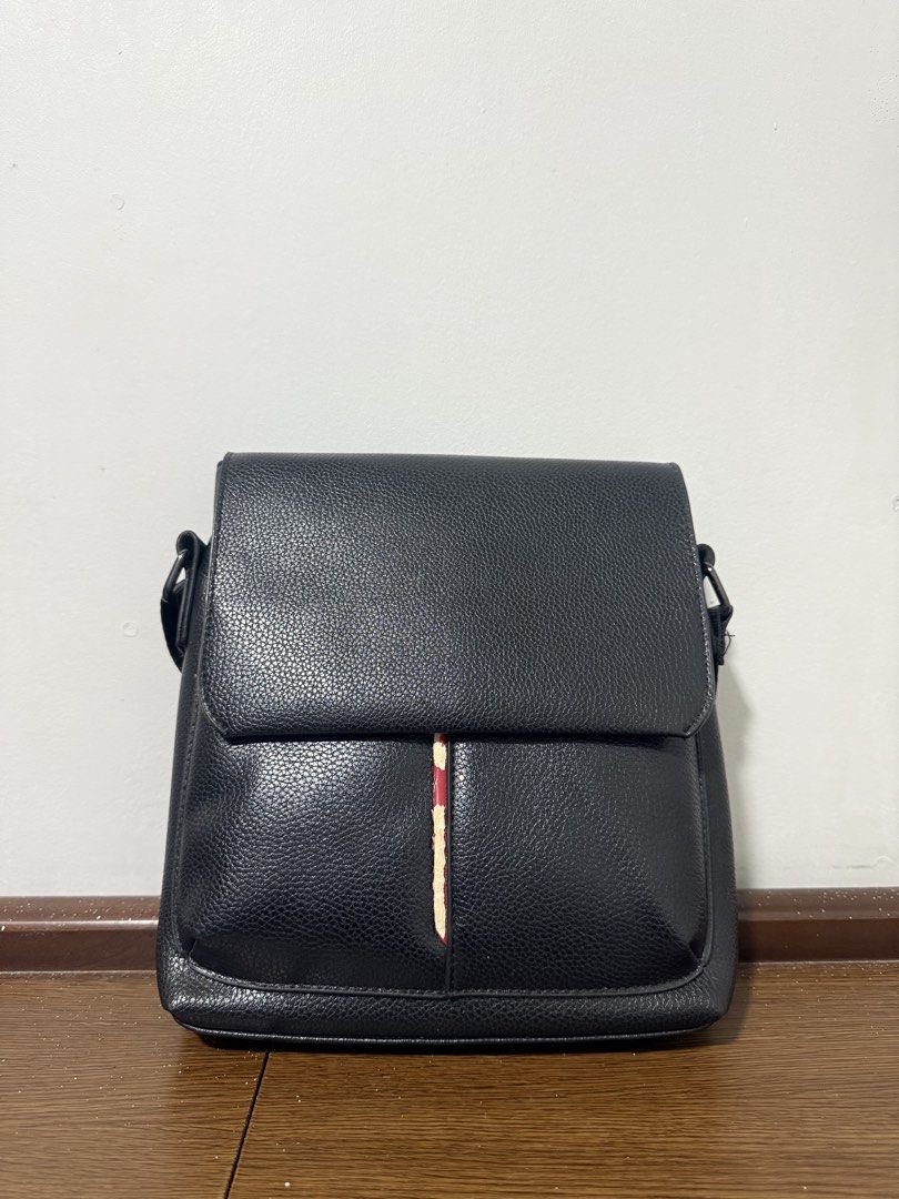 RT Accessories Black Crossbody Bag (Category: Cross-body Bags) located in Caloocan City. Submitted by stevendgzmn (Listing ID 1464886797, Image 1). Description: RT Accessories Black Crossbody Bag 🖤 💰 ₱500 (Negotiable) Pre-loved RT Accessories crossbody bag, imported from the Middle East. Classic black design with a textured leather-like finish and beige printed inner lining. Perfect for everyday use! Details: * Brand: RT Accessories * Color: Bl