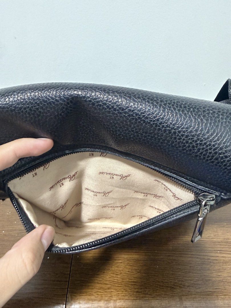 RT Accessories Black Crossbody Bag (Category: Cross-body Bags) located in Caloocan City. Submitted by stevendgzmn (Listing ID 1464886797, Image 3). Description: RT Accessories Black Crossbody Bag 🖤 💰 ₱500 (Negotiable) Pre-loved RT Accessories crossbody bag, imported from the Middle East. Classic black design with a textured leather-like finish and beige printed inner lining. Perfect for everyday use! Details: * Brand: RT Accessories * Color: Bl