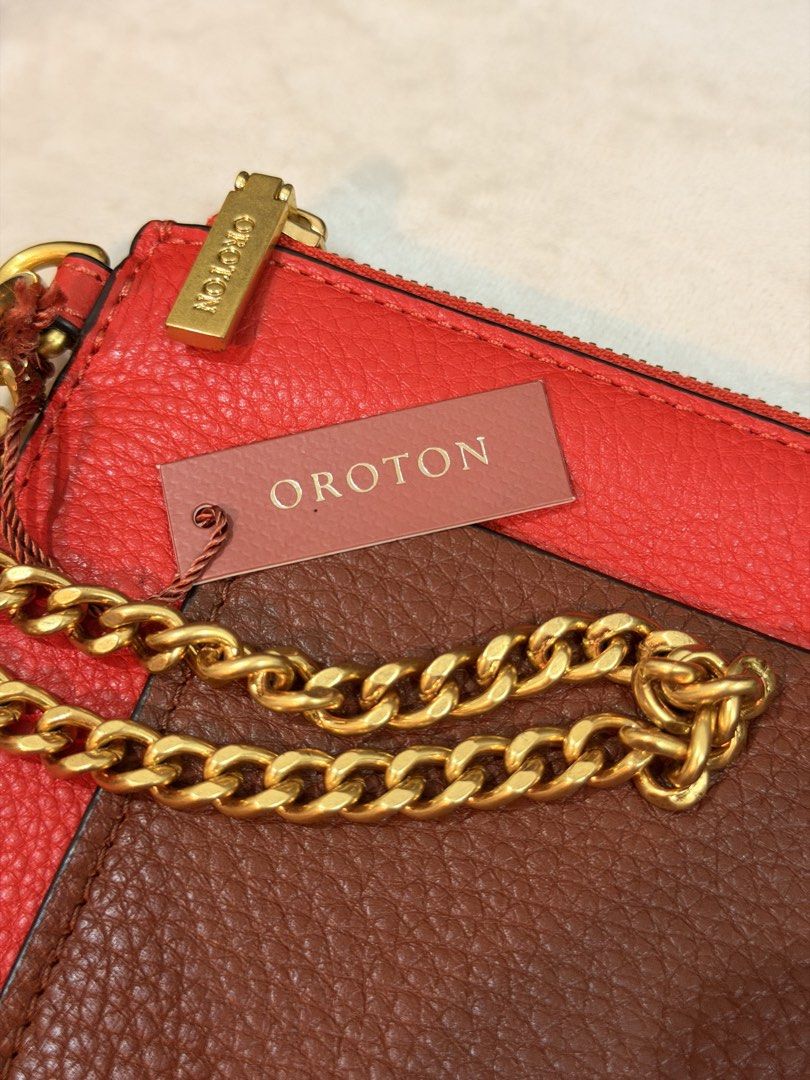 RUSH Oroton Leather Duo Medium Pouch (Category: Luxury Bags & Wallets) located in Makati City. Submitted by banshee1411 (Listing ID 1464932711, Image 2). Description: Brand new / never used, still with tag! 🏷️ 🇦🇺 Oroton — Australian brand Made with genuine Australian leather + heavy, quality hardware. 💰 Bought for ₱10,000+ 🔥 Selling for only ₱2,500 — STEAL PRICE! 📍 San Lorenzo Place, Tower 4 - Brand: Oroton - Material: Genuine Leather - Col