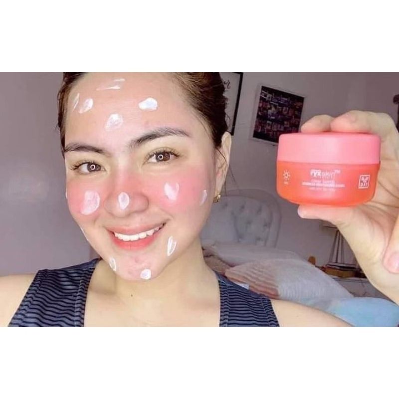 Ryx Skin Glowbomb Sunblock (Category: Face Care) located in Manila. Submitted by jadrianzen (Listing ID 1464891487, Image 1). Description: WHY RYX SUNSCREEN IS THE BEST? • lightweight • non sticky, matte finish • para ka ng naka-BB cream • milky chocolate scent It’s lightweight gel cream that smooths on nicely and dries down to a matte and slightly dewy. Instantly absorbs into skin with no grease. It helps prevent sun damage and skin cancer. Prot