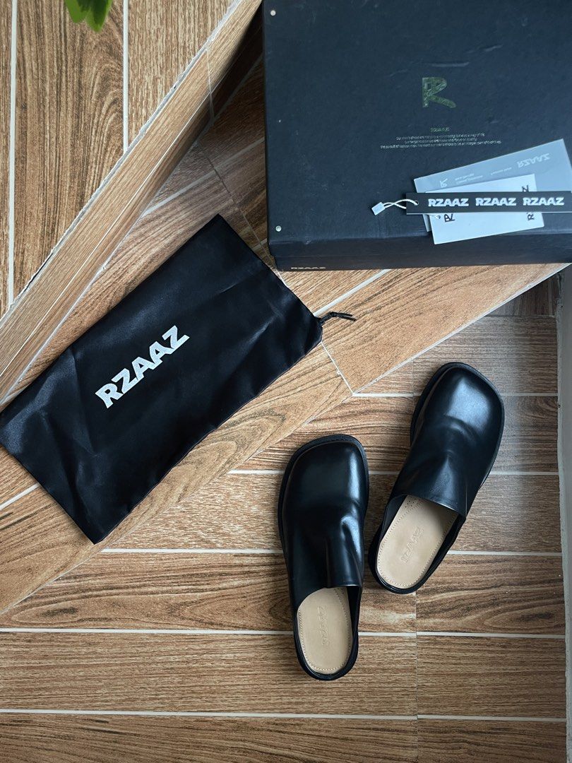 RZAAZ Venom Square-Toe Leather Mules (Category: Casual Shoes) located in Bulacan. Submitted by johnivanqu27099 (Listing ID 1464930814, Image 1). Description: RZAAZ Venom Mules A sleek and refined pair featuring a bold silhouette and effortless style. Perfect for those who appreciate a clean, modern, and sophisticated look. Brand: RZAAZ Style: Venom Mules Color: Black Size: EU 43 Condition: Excellent Complete Package 📦 Price: ₱2,499 📩 PM for inq